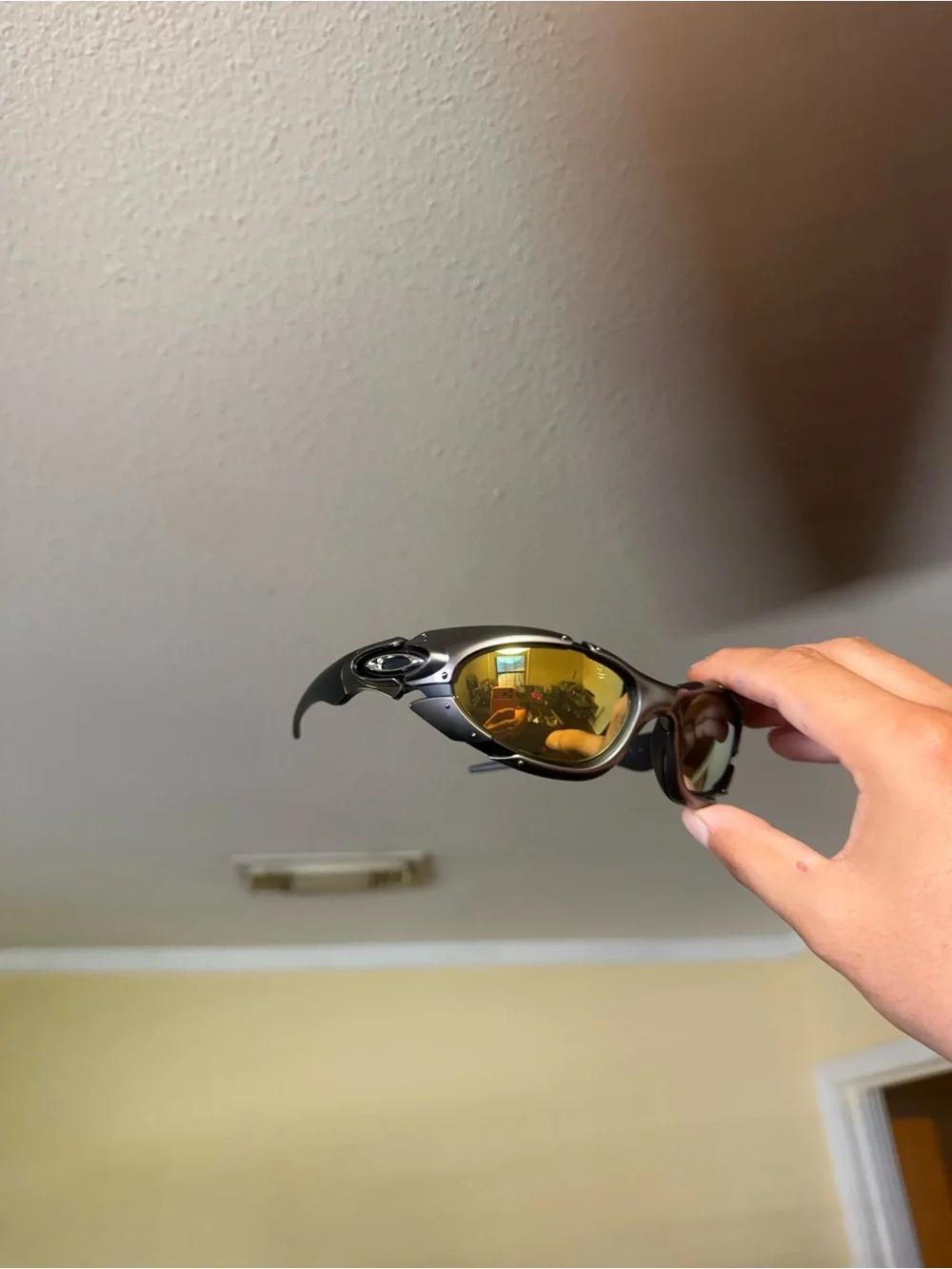 Oakley-Style Sports Sunglasses with Yellow Mirror Lenses